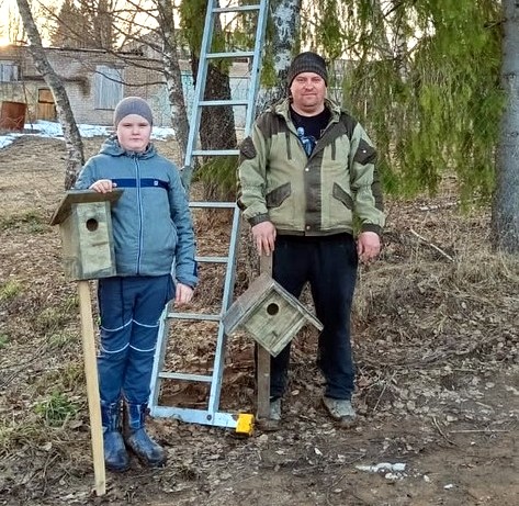 Каждому скворцу по дворцу, а синичке по светличке!