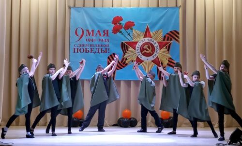 Этих дней не смолкнет слава!