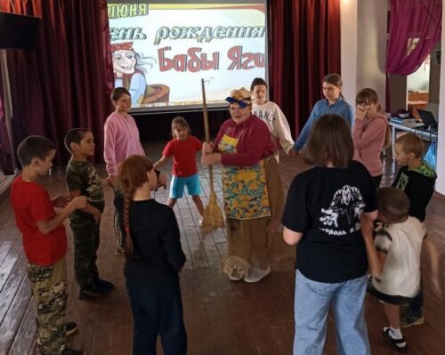 В Бернове отметили День рождения Бабы Яги