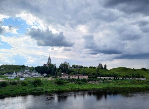 Ожидается ливневой дождь, гроза, град, усиление ветра
