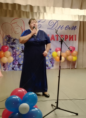 В Бабине всех мам порадовали концертом