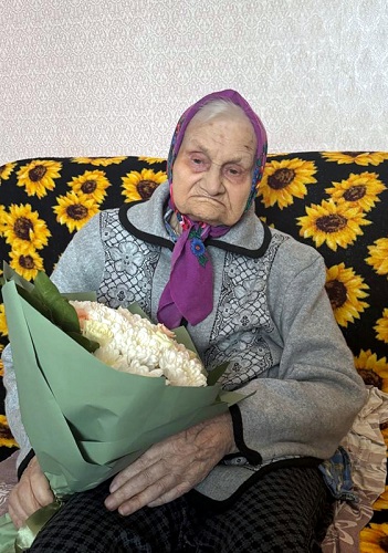 Губернатор Игорь Руденя поздравил со 100-летием ветерана Великой Отечественной войны Зинаиду Фёдоровну Соловьеву