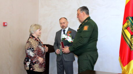 Родным бойцов, погибших на СВО, переданы государственные награды