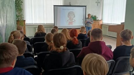 Новоямские пятиклассники познакомились с юными героями Великой Отечественной войны