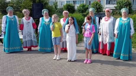 «Весенний букет» у фонтана