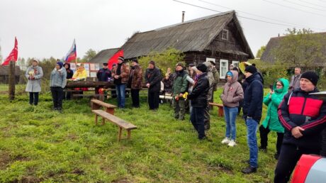 Пусть вечно живёт в наших сердцах светлая память о героях!