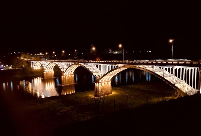 В Старице сделана архитектурно-художественная подсветка моста через Волгу