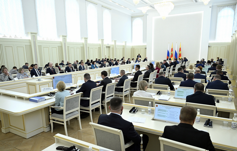 Работа на современных производствах, поощрение за трудовые успехи: Губернатор Игорь Руденя определил задачи по организации трудоустройства подростков в летний период