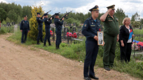 В Старице проводили в последний путь Дениса Богданова, погибшего в ходе СВО