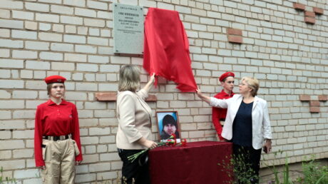 В Берновской школе открыли мемориальную доску в честь Артёма Никонова, погибшего в ходе СВО