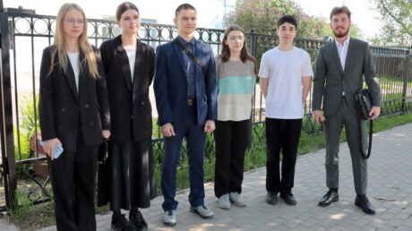 Выпускники из Тверской области могут подать документы для поступления в вуз через Госуслуги