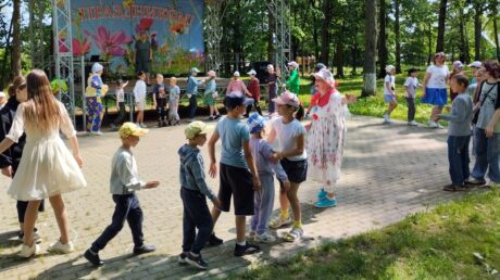 Детство — это смех и радость!