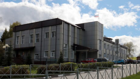 Судом принято решение об обращении взыскания на земельный участок и жилой дом, принадлежащих должнику, для удовлетворения требований его кредиторов