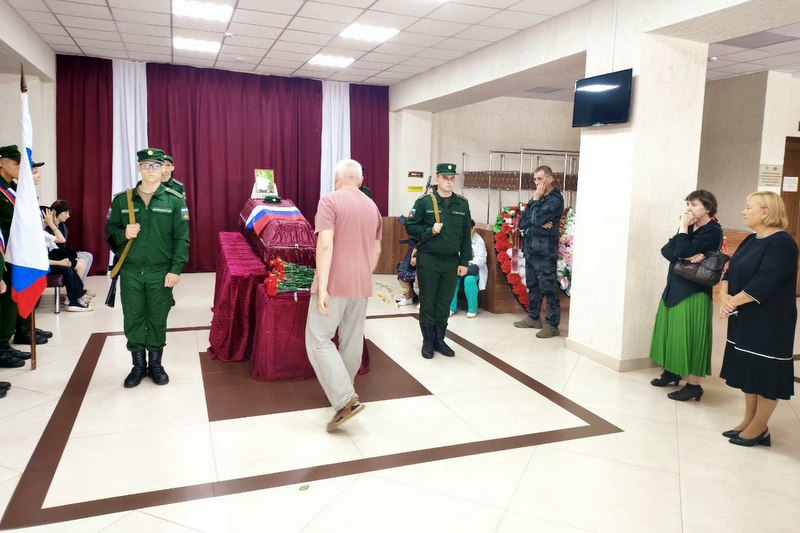 В Старице проводили в последний путь Максима Фецера, погибшего на СВО
