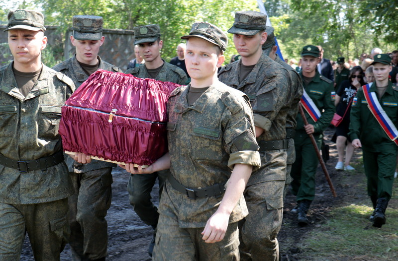 В Старице проводили в последний путь Максима Фецера, погибшего на СВО