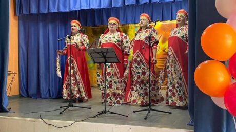 Душевный сельский праздник под старый патефон