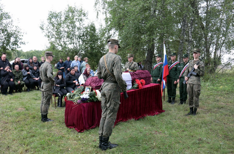 Старицкий округ простился с погибшим на СВО Владимиром Зобовым