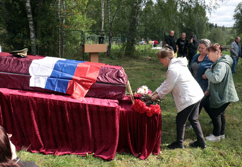 Старицкий округ простился с погибшим на СВО Владимиром Зобовым