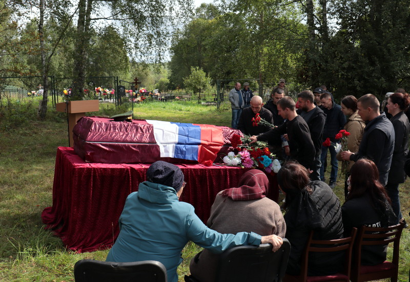 Старицкий округ простился с погибшим на СВО Владимиром Зобовым
