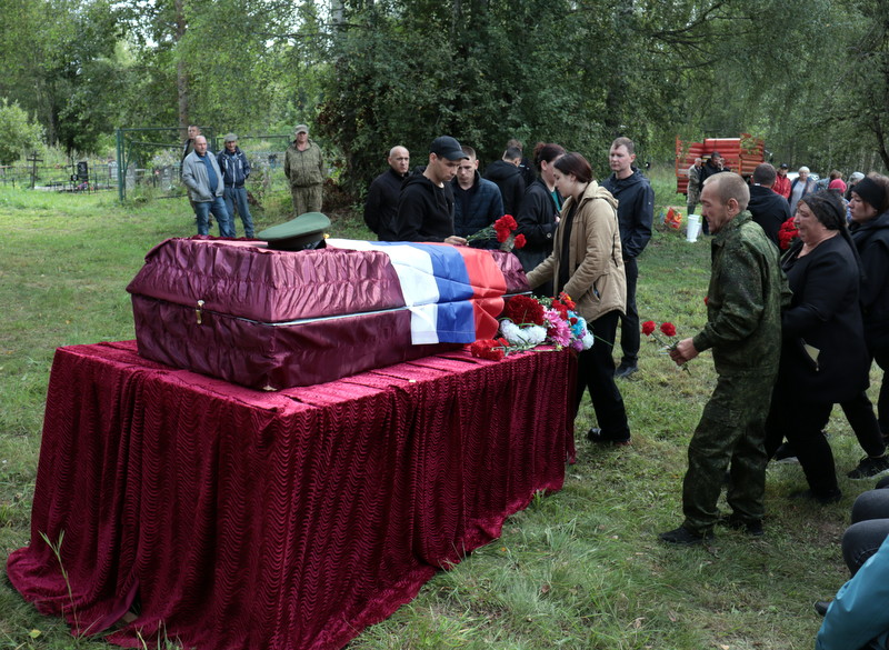 Старицкий округ простился с погибшим на СВО Владимиром Зобовым