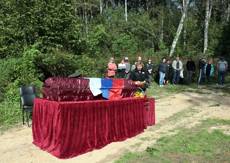 В деревне Казнаково проводили в последний путь Андрея Тарасова, погибшего на СВО