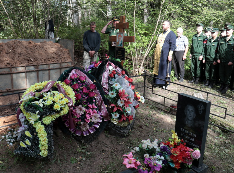 В деревне Казнаково проводили в последний путь Андрея Тарасова, погибшего на СВО