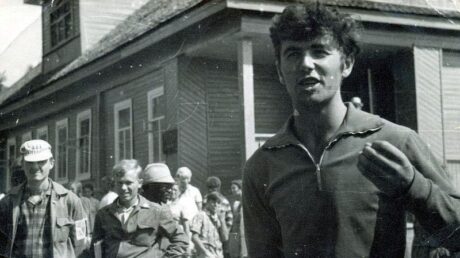 Это память моя, это вера моя — комсомол, комсомол, комсомол!