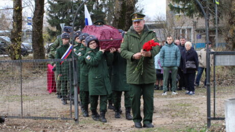 В Старице проводили в последний путь Максима Григорьева, погибшего на СВО