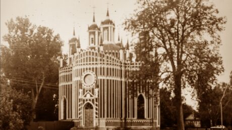 В «Серебряном зеркале» отразилась Преображенская церковь в Красном