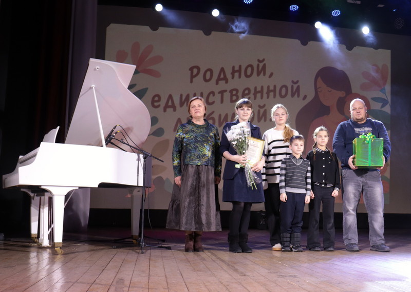 День матери 25