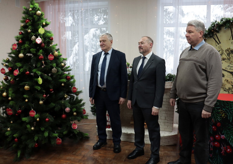 Пусть наша «Ёлочка желаний» сияет сказочным огнём!