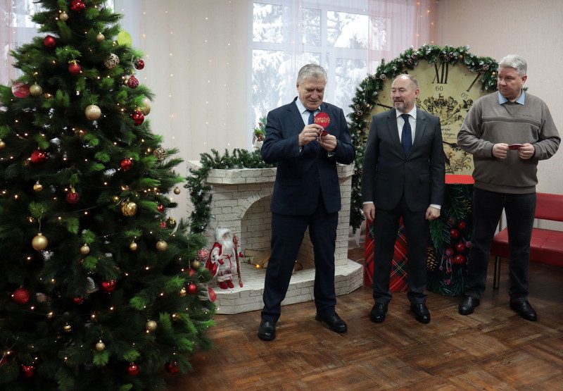 Пусть наша «Ёлочка желаний» сияет сказочным огнём!