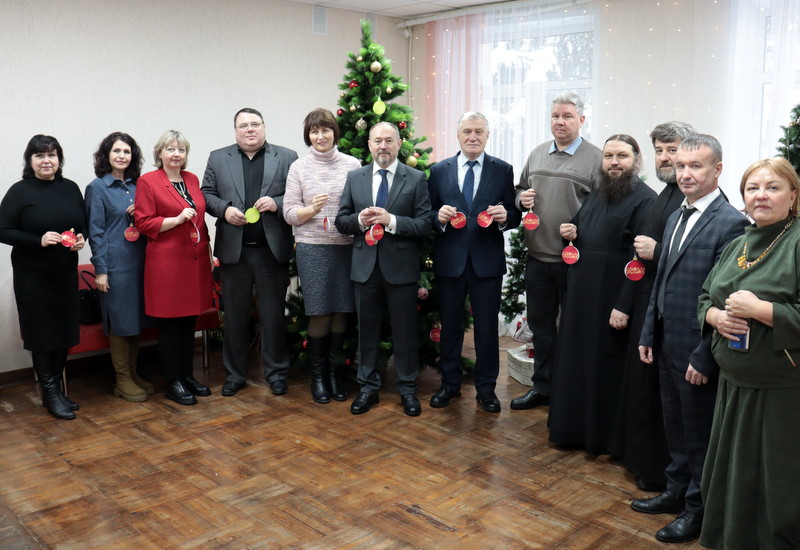 Пусть наша «Ёлочка желаний» сияет сказочным огнём!