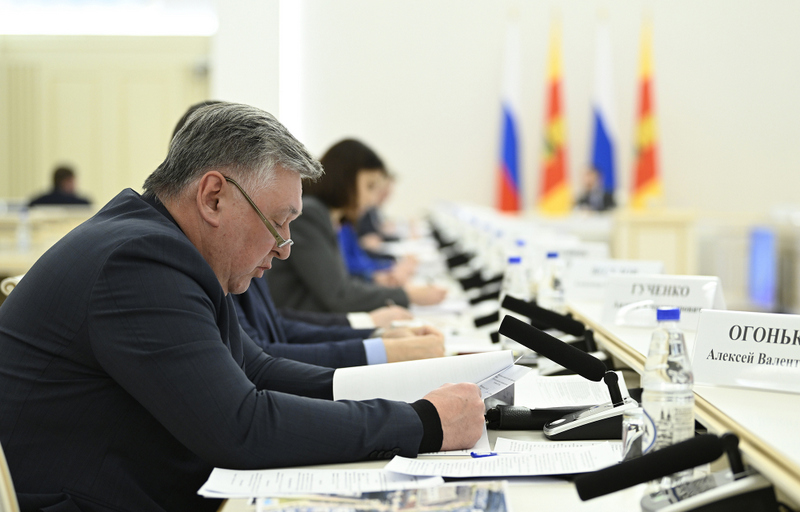 Виталий Королев на заседании Оперштаба поставил задачи по оказанию поддержки жителям и восстановлению жилья, повреждённого в результате отражения атаки БПЛА