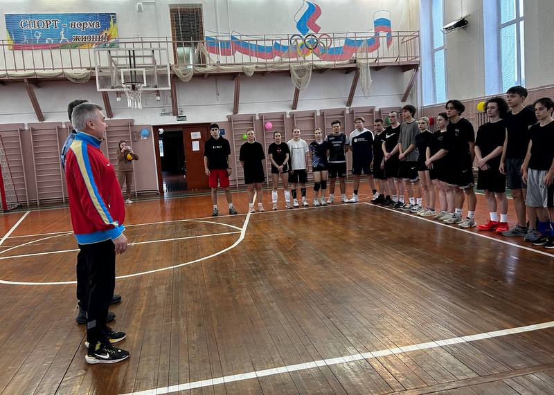 В спортивной школе разыграли Рождественский кубок по волейболу