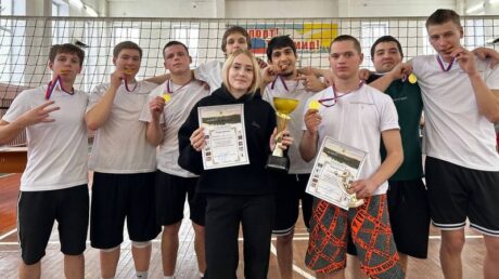 В спортивной школе разыграли Рождественский кубок по волейболу