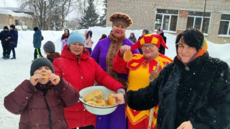Масленица весела, всех на игры увела!