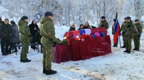 Старица и округ простились с погибшим участником СВО Михаилом Тарасовым