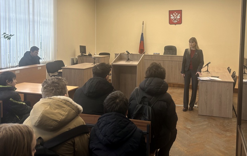 Старицкий районный суд посетили учащиеся Старицкой средней школы