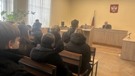 Старицкий районный суд посетили учащиеся Старицкой средней школы