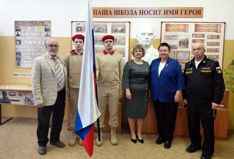 Память о Герое: в Ново-Ямской школе открыли бюст Ф.С.Октябрьского