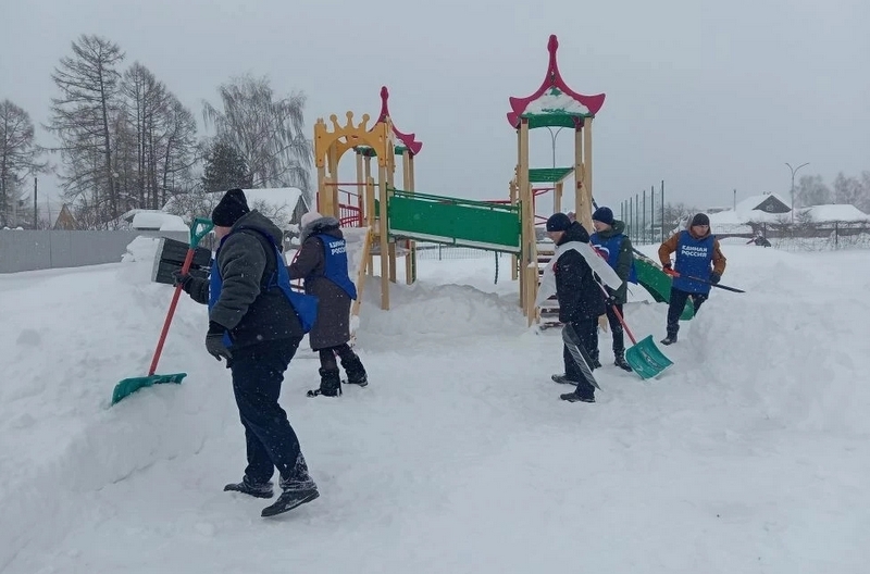 Снежный десант вышел на улицы Старицы