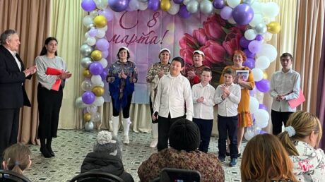 Весна, цветы и комплименты