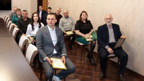 Чей труд не всем виден, но для всех важен