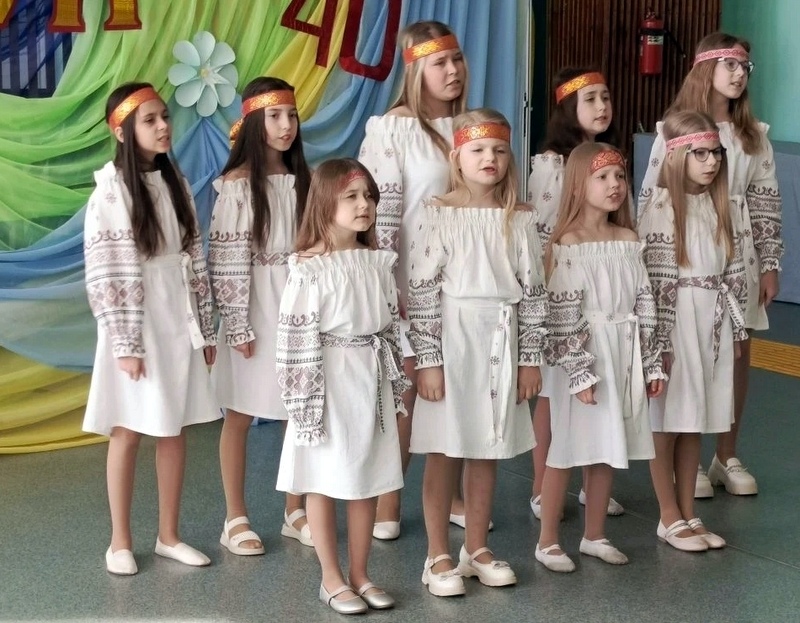 Старичане тепло поздравили «Родничок»
