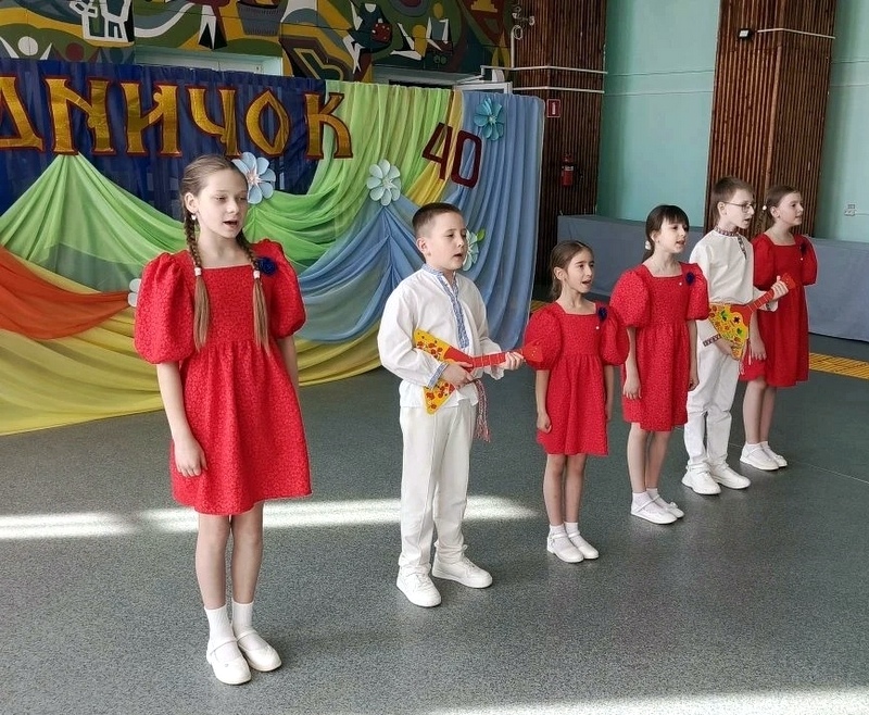 Старичане тепло поздравили «Родничок»
