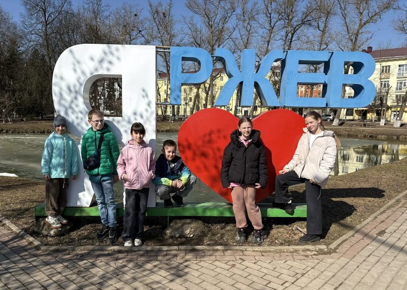 Старичане тепло поздравили «Родничок»