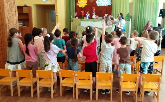 Путешествие по сказкам народов России: театральная неделя в детском саду