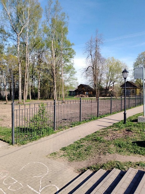 В Луковникове избавились от «аварийных» деревьев