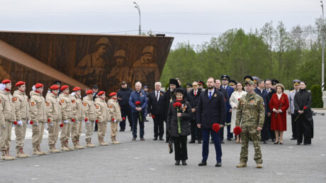 Виталий Королев на Ржевском мемориале Советскому солдату вместе с ветеранами, молодёжью, жителями Тверской области почтил память освободителей